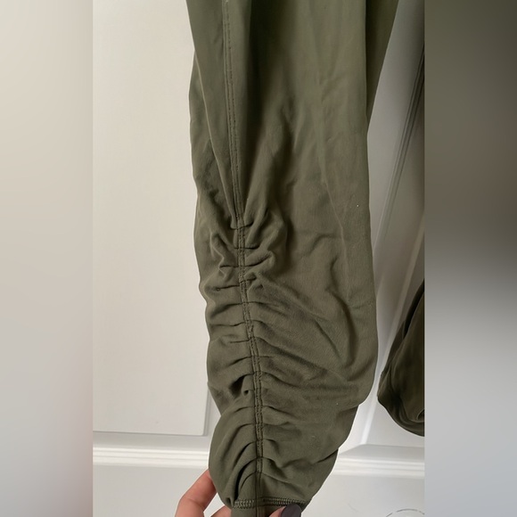 Lululemon crop leggings - Picture 2 of 6